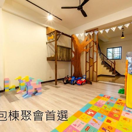 安平宜居包棟 Ktv 民宿-依人數開放房型 Tainan Exteriör bild