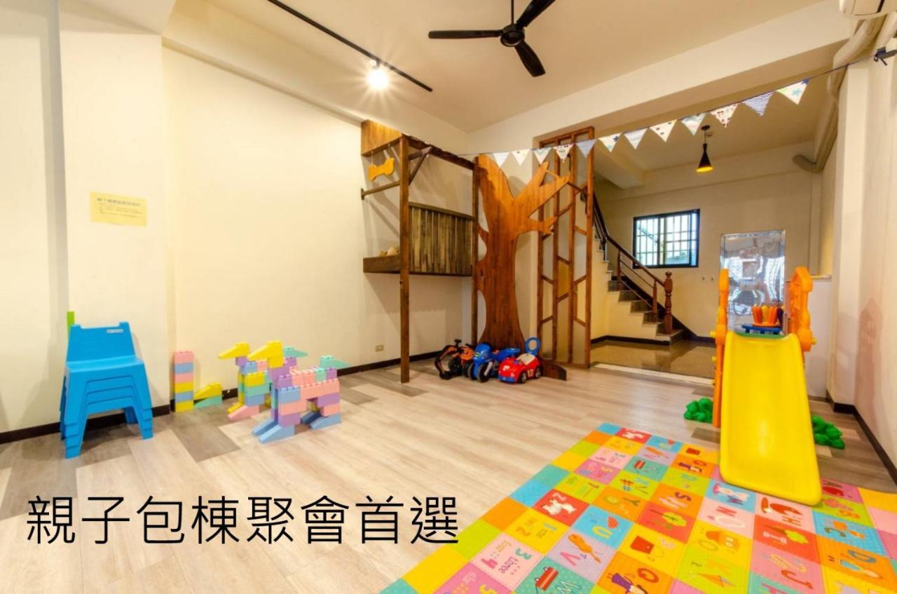 安平宜居包棟 Ktv 民宿-依人數開放房型 Tainan Exteriör bild