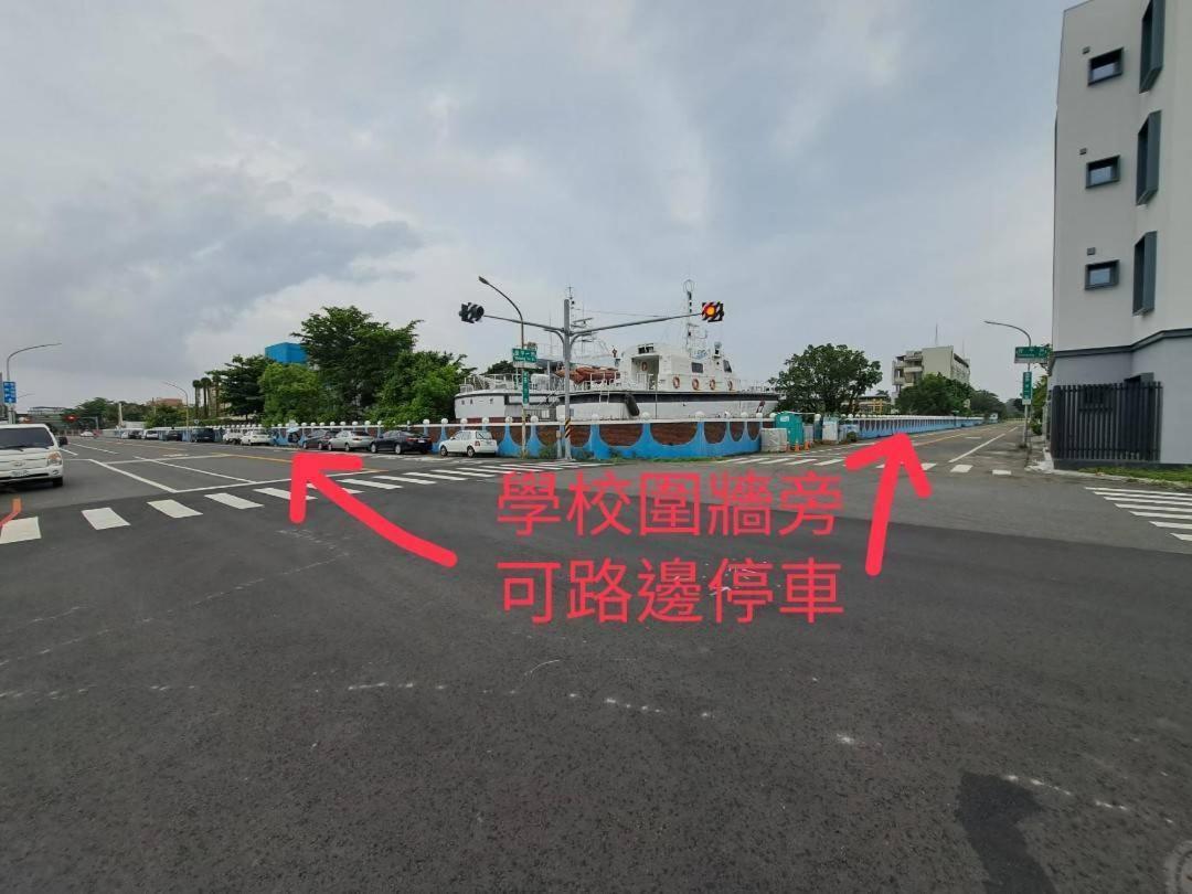 安平宜居包棟 Ktv 民宿-依人數開放房型 Tainan Exteriör bild
