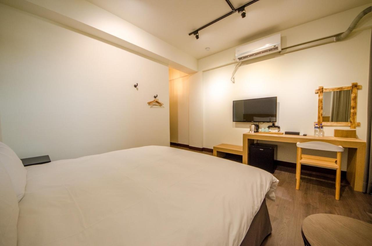 安平宜居包棟 Ktv 民宿-依人數開放房型 Tainan Exteriör bild